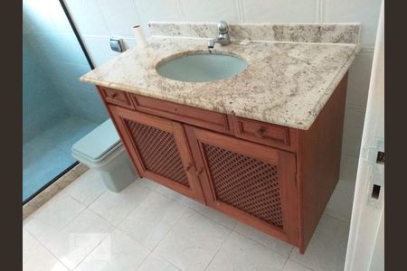 Banheiro de apartamento para alugar com 3 quartos, 90m² em Pe Pequeno, Niterói