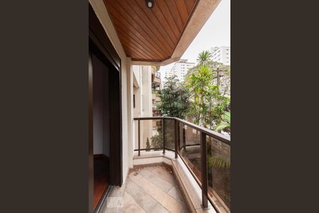 Apartamento à venda com 236m², 4 quartos e 2 vagas