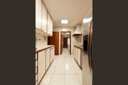 Apartamento à venda com 236m², 4 quartos e 2 vagas