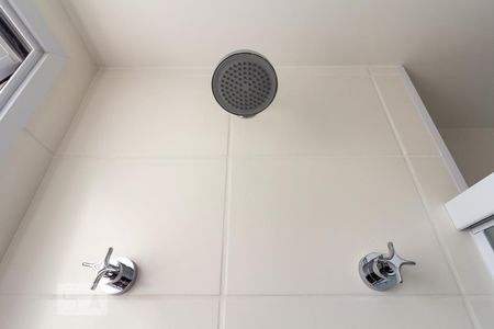 Detalhe banheiro de apartamento para alugar com 2 quartos, 48m² em Jaguaribe, Osasco