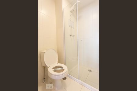 Banheiro de kitnet/studio para alugar com 1 quarto, 25m² em Cerqueira César, São Paulo