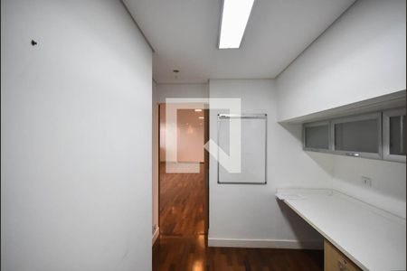 Escritório de apartamento à venda com 3 quartos, 226m² em Vila Suzana, São Paulo