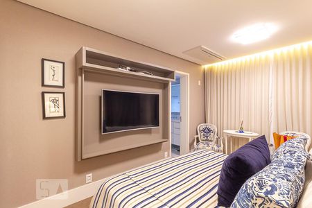 Primeira suíte de apartamento para alugar com 2 quartos, 110m² em Jardim Europa, São Paulo