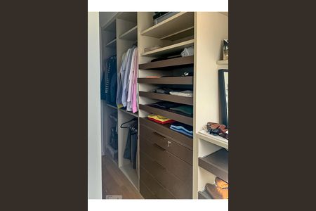 Apartamento à venda com 210m², 3 quartos e 3 vagasCloset