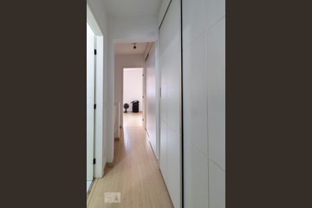 Corredor de casa de condomínio para alugar com 2 quartos, 91m² em Vila São Silvestre, São Paulo