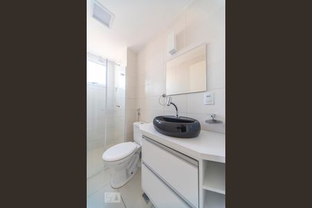 Banheiro  de apartamento para alugar com 3 quartos, 60m² em Parque Bandeirante, Santo André
