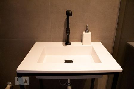 Apartamento à venda com 112m², 2 quartos e 1 vaga Apartamento à venda com 112m², 2 quartos e 1 vagaDetalhe Banheiro 2