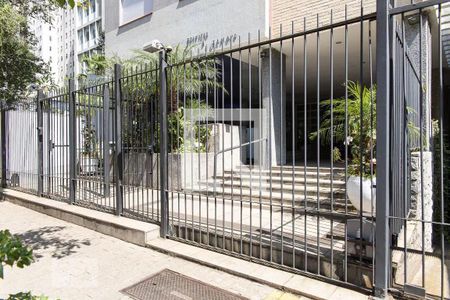 Apartamento à venda com 135m², 2 quartos e 1 vaga Apartamento à venda com 135m², 2 quartos e 1 vagaFachada e portaria