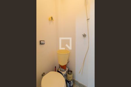 Apartamento à venda com 135m², 2 quartos e 1 vaga Apartamento à venda com 135m², 2 quartos e 1 vagaBanheiro de Serviço