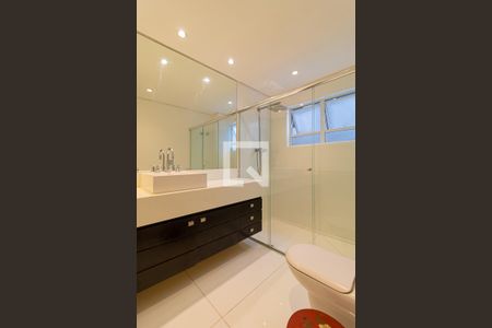 Apartamento à venda com 135m², 2 quartos e 1 vaga Apartamento à venda com 135m², 2 quartos e 1 vagaBanheiro Social