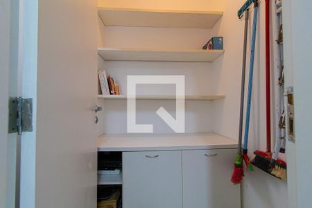 Apartamento à venda com 135m², 2 quartos e 1 vaga Apartamento à venda com 135m², 2 quartos e 1 vagaDespensa