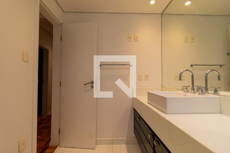 Apartamento à venda com 135m², 2 quartos e 1 vaga Apartamento à venda com 135m², 2 quartos e 1 vagaBanheiro Social