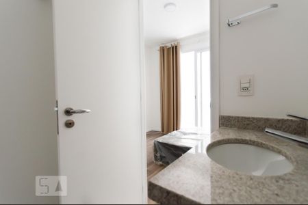 Banheiro de kitnet/studio para alugar com 1 quarto, 22m² em Centro, São Paulo