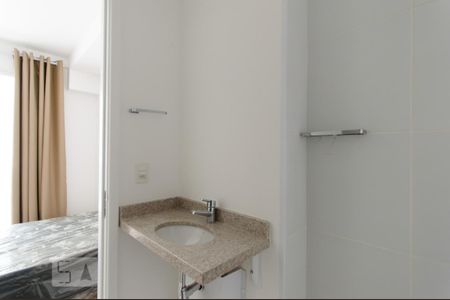 Banheiro de kitnet/studio para alugar com 1 quarto, 22m² em Centro, São Paulo