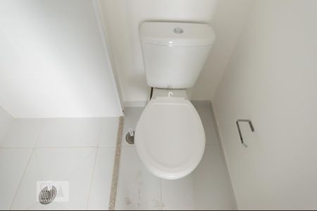 Banheiro de kitnet/studio para alugar com 1 quarto, 22m² em Centro, São Paulo