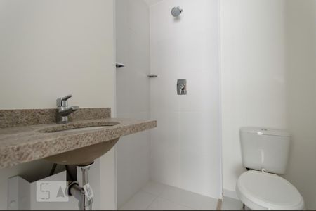 Banheiro de kitnet/studio para alugar com 1 quarto, 22m² em Centro, São Paulo