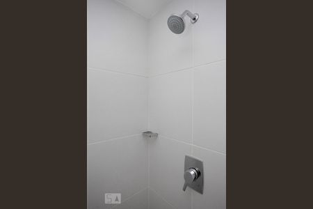 Banheiro de kitnet/studio para alugar com 1 quarto, 22m² em Centro, São Paulo