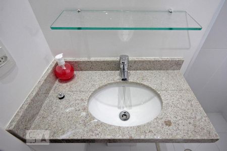 Banheiro de kitnet/studio para alugar com 1 quarto, 22m² em Centro, São Paulo