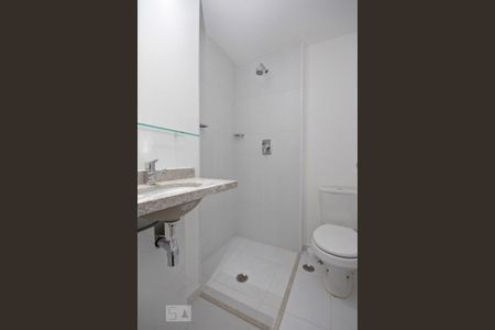 Banheiro de kitnet/studio para alugar com 1 quarto, 22m² em Centro, São Paulo