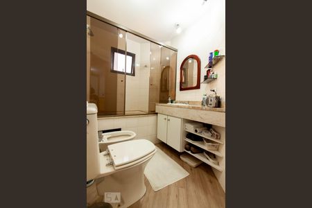 Banheiro de kitnet/studio para alugar com 1 quarto, 42m² em Vila Nova Conceição, São Paulo