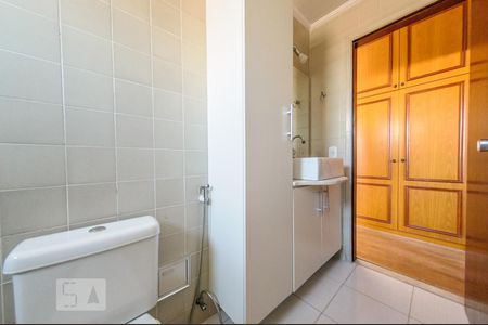 Banheiro de apartamento à venda com 1 quarto, 80m² em Vila Itapura, Campinas