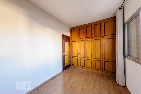 Quarto de apartamento à venda com 1 quarto, 80m² em Vila Itapura, Campinas