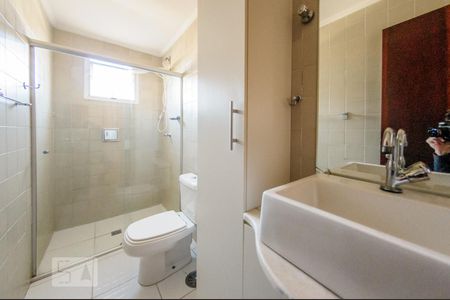 Banheiro de apartamento à venda com 1 quarto, 80m² em Vila Itapura, Campinas