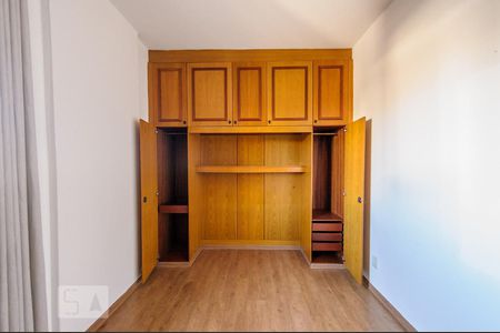 Quarto de apartamento à venda com 1 quarto, 80m² em Vila Itapura, Campinas