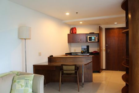 Sala de apartamento à venda com 1 quarto, 60m² em Barra da Tijuca, Rio de Janeiro
