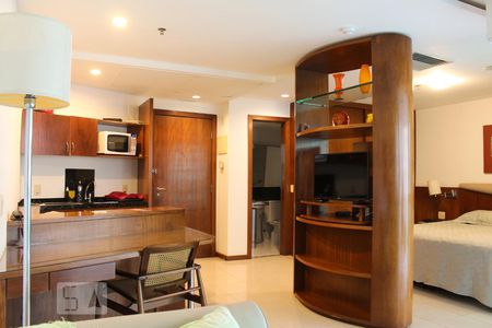 Sala de apartamento à venda com 1 quarto, 60m² em Barra da Tijuca, Rio de Janeiro