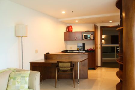 Sala de apartamento à venda com 1 quarto, 60m² em Barra da Tijuca, Rio de Janeiro