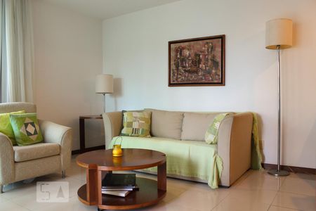 Sala de Estar de apartamento à venda com 1 quarto, 60m² em Barra da Tijuca, Rio de Janeiro