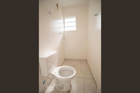 Banheiro de casa para alugar com 1 quarto, 30m² em Vila Ipojuca, São Paulo