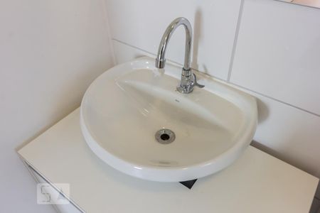 Banheiro Pia de apartamento para alugar com 2 quartos, 43m² em Bom Retiro, São Paulo