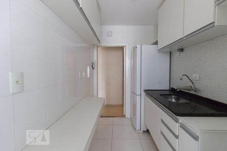Cozinha de apartamento para alugar com 2 quartos, 50m² em Santa Teresinha, São Paulo