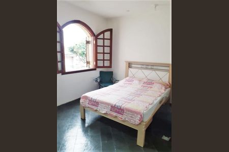 Casa à venda com 174m², 3 quartos e 4 vagas Casa à venda com 174m², 3 quartos e 4 vagasQuarto