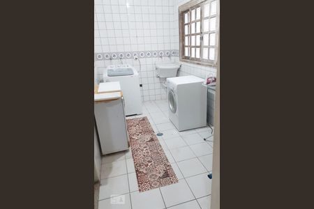 Casa à venda com 174m², 3 quartos e 4 vagas Casa à venda com 174m², 3 quartos e 4 vagasLavanderia