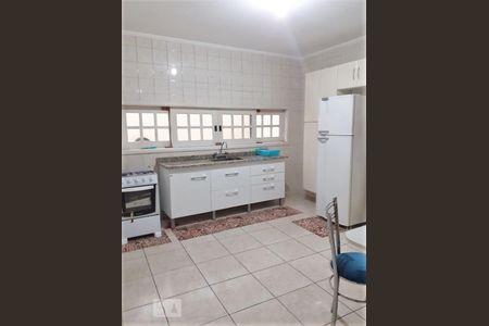 Casa à venda com 174m², 3 quartos e 4 vagas Casa à venda com 174m², 3 quartos e 4 vagasCozinha