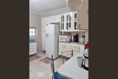 Casa à venda com 174m², 3 quartos e 4 vagas Casa à venda com 174m², 3 quartos e 4 vagasCozinha