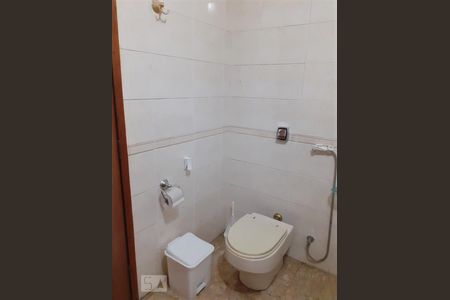 Casa à venda com 174m², 3 quartos e 4 vagas Casa à venda com 174m², 3 quartos e 4 vagasBanheiro