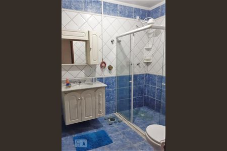 Banheiro de casa à venda com 3 quartos, 174m² em Parque Maria Domitila, São Paulo