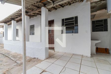 Casa para alugar com 60m², 2 quartos e 1 vaga Casa para alugar com 60m², 2 quartos e 1 vagaVaranda