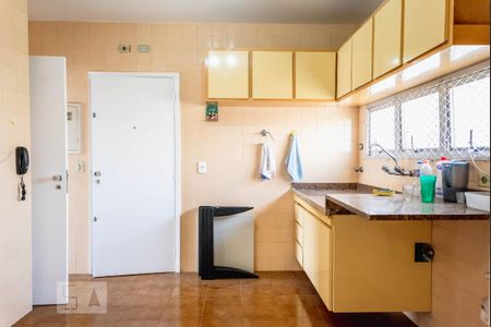 Apartamento à venda com 125m², 3 quartos e sem vaga Apartamento à venda com 125m², 3 quartos e sem vagaCozinha