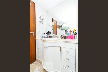 Casa de condomínio para alugar com 200m², 3 quartos e 2 vagasBanheiro Suíte 2