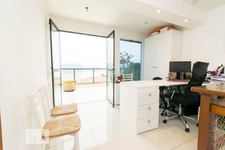 Casa de condomínio para alugar com 200m², 3 quartos e 2 vagasEscritório