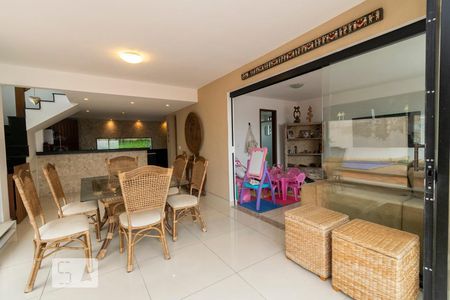 Casa de condomínio para alugar com 200m², 3 quartos e 2 vagasSala de Jantar