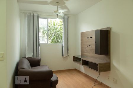 Sala  de Apartamento com 2 quartos, 48m² Vargem Pequena