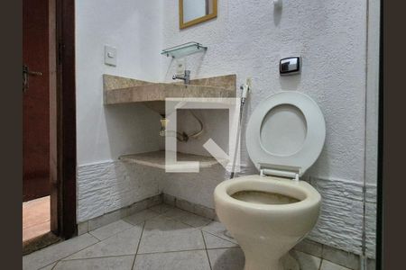 Casa de condomínio para alugar com 140m², 2 quartos e 1 vaga Casa de condomínio para alugar com 140m², 2 quartos e 1 vagaBanheiro da Suíte 2