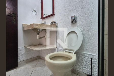 Casa de condomínio para alugar com 140m², 2 quartos e 1 vaga Casa de condomínio para alugar com 140m², 2 quartos e 1 vagaBanheiro da Suíte 1