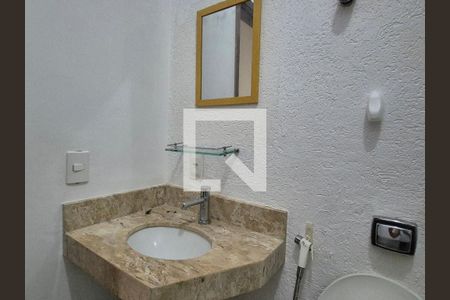 Casa de condomínio para alugar com 140m², 2 quartos e 1 vaga Casa de condomínio para alugar com 140m², 2 quartos e 1 vagaBanheiro da Suíte 2
